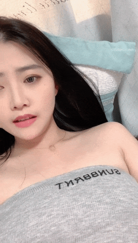 推荐oni熊又一个大美女越看越养眼羞涩的露奶露逼专属男友的少女胴体一饱眼福真美