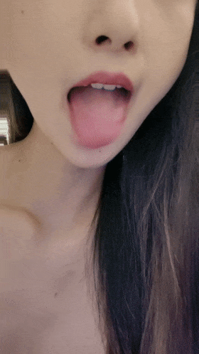 重磅重慶校花學妹一隻小胖豬首次約啪男主無套内射第一次給這麽多人看做愛還有些羞澀放不開