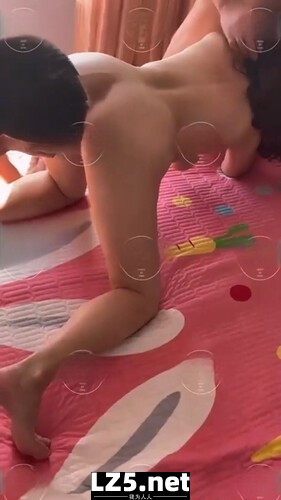 [MP4/1.3G]豐滿輕孰騷婦｜李小帥｜邀粉絲在家3P撕裂黑絲打樁｜一品王木木｜騷妻於行進車內打炮酒店6P換妻轟趴淫樂等 720p
