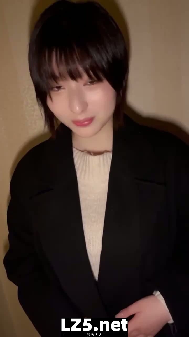 [MP4/ 572M] 短发巨乳女神 身材丰腴 口技一流 被压在身下疯狂抽插 高潮连连 表情太诱人