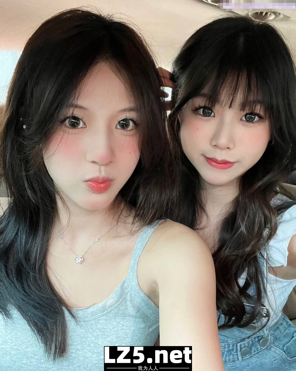 【梦幻双飞极品姐妹花】双飞少女 柔软娇嫩美少女表面一脸淑女样 床上一股骚气样 这就是反差 女友加闺蜜 组成夹心饼干