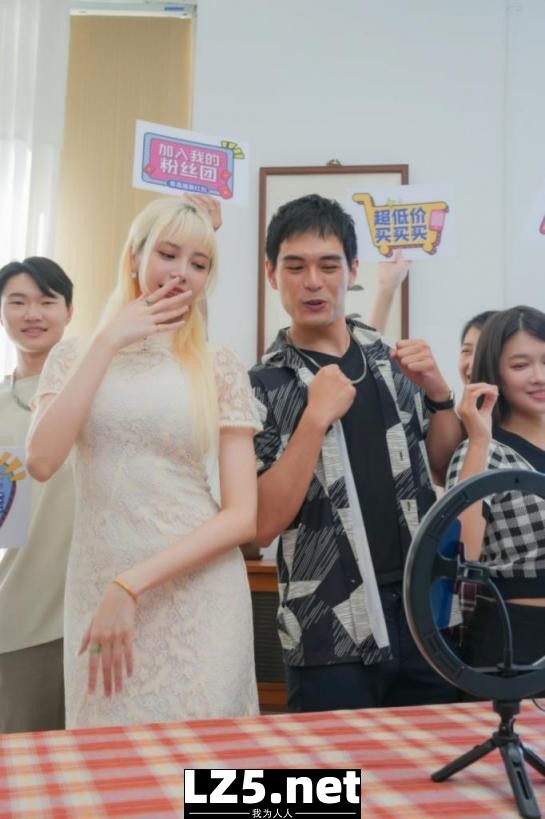 情色短剧疯狂小杨哥之三只羊的淫乱辛正片第2-3集 幕后花絮NTR电话刺激剧情!