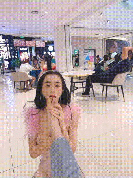 ✨风骚性感御姐『Cherry姐』户外露脸露出调教 尿液泡面 玩的超开！端庄高雅的女神当母狗一样玩弄(58V)