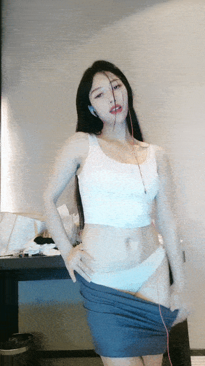 性感尤物红唇美女首次酒店约炮操逼脱衣舞湿身诱惑扶腰抽插无套内射洗手台抬腿侧入