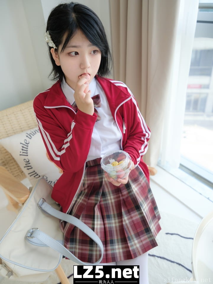 核弹紧急企划重金万元定制白虎美少女小清jk制服大尺度露三点