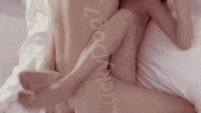 【春娇救志明探花】，新晋探花劲爆首场，170cm长腿御姐，连换两套情趣内衣，肤白貌美，翘乳圆臀，女上位口交尽情玩