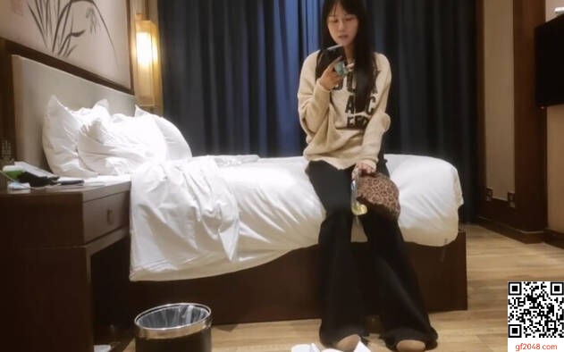 [MP4/496MB]精品猎艳】阿良探花 - 18岁刚下海的纹身师 极具韵味销魂大长腿 颜值又高床上又骚 符文加持 哥哥加油~我要起飞了